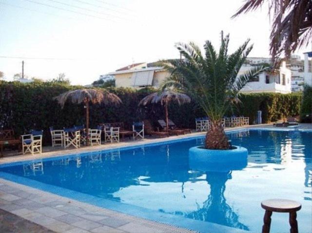 Amfitrion Hotel Vári Exterior foto